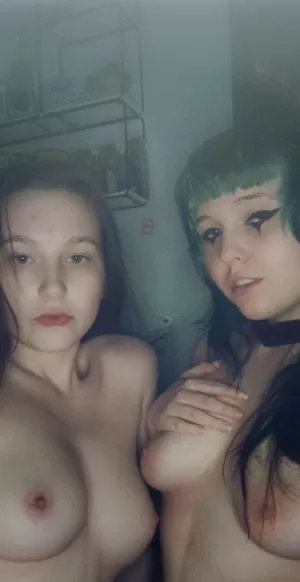 [18][f] me and u/adamdriverisagod having a sleepover :)